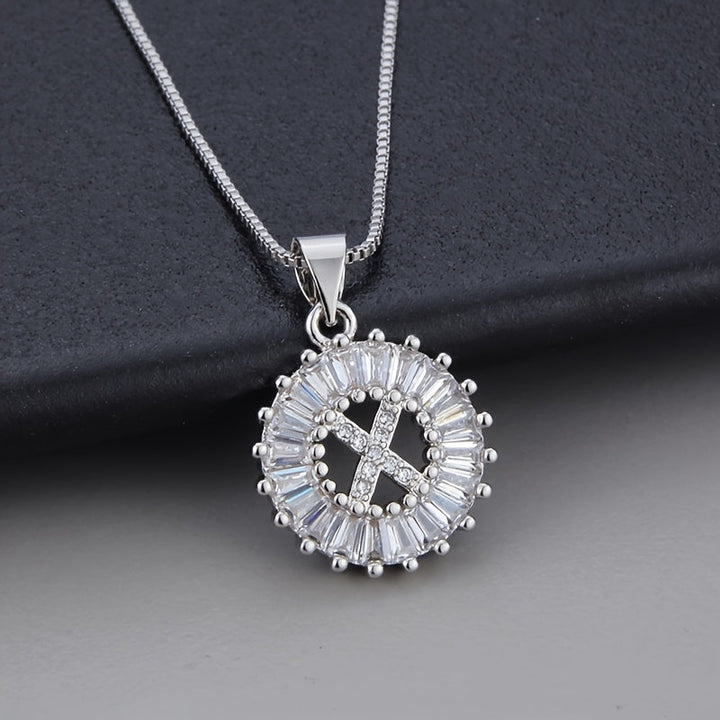 Collier en zirconium avec lettre initiale en or blanc