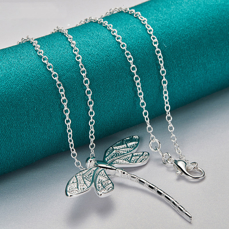 Collier en Argent Sterling Libellule – Symbole de Grâce et de Métamorphose