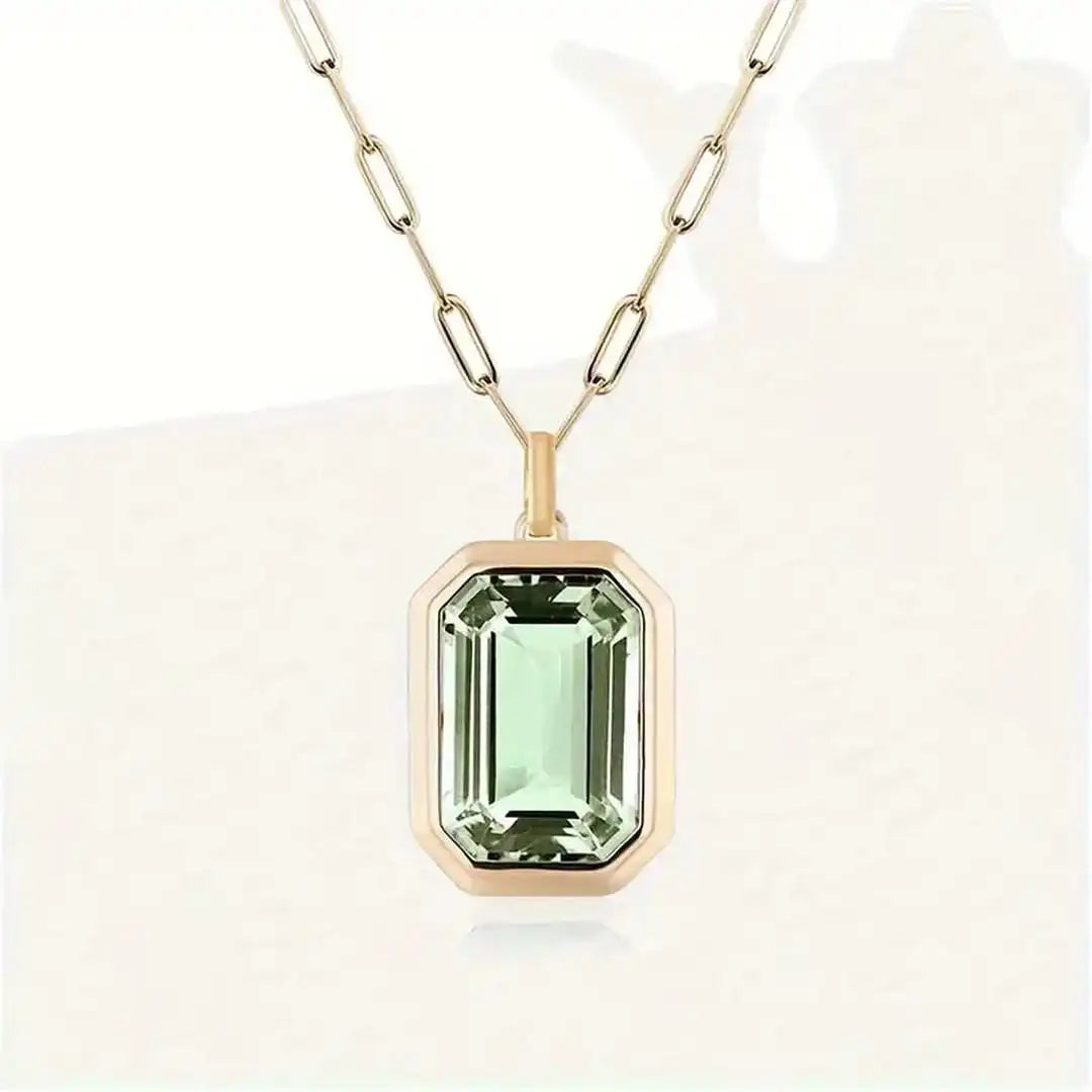 Collier élégant en maillons de trombone émeraude