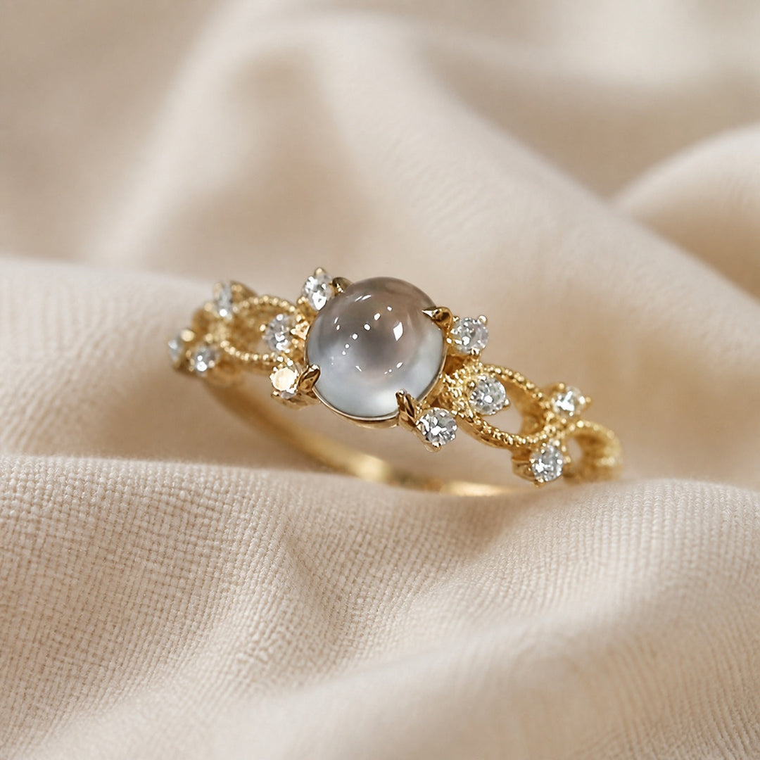 Bague Élégante en Pierre de Lune Dorée