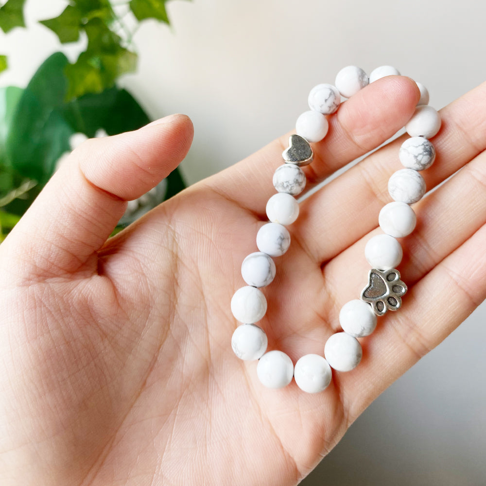 Bracelet en Gemmes Naturelles avec Charms Pattes et Cœur – Design Fait Main