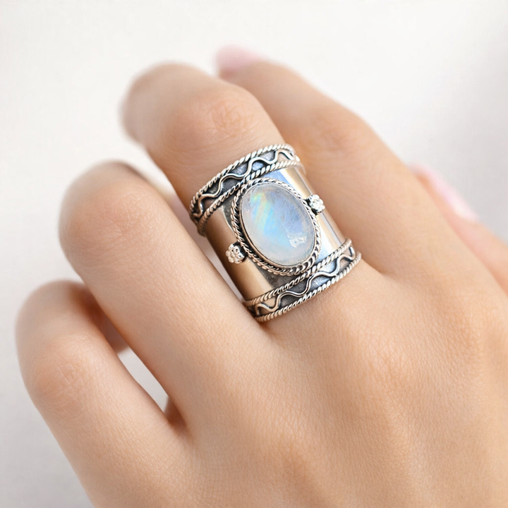 Bague en Pierre de Lune Éthérée Oxydée