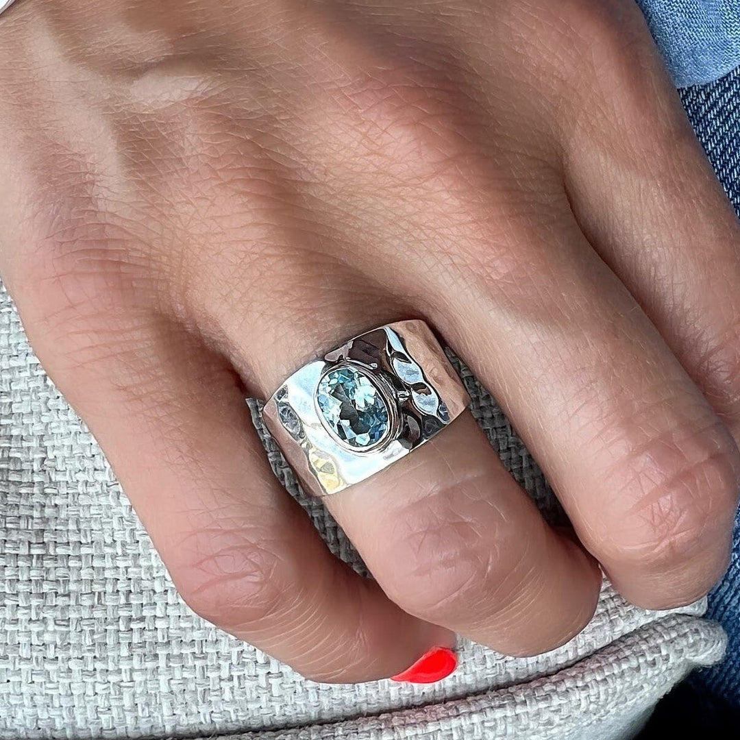 Bague en Zircon Bleu Martelée