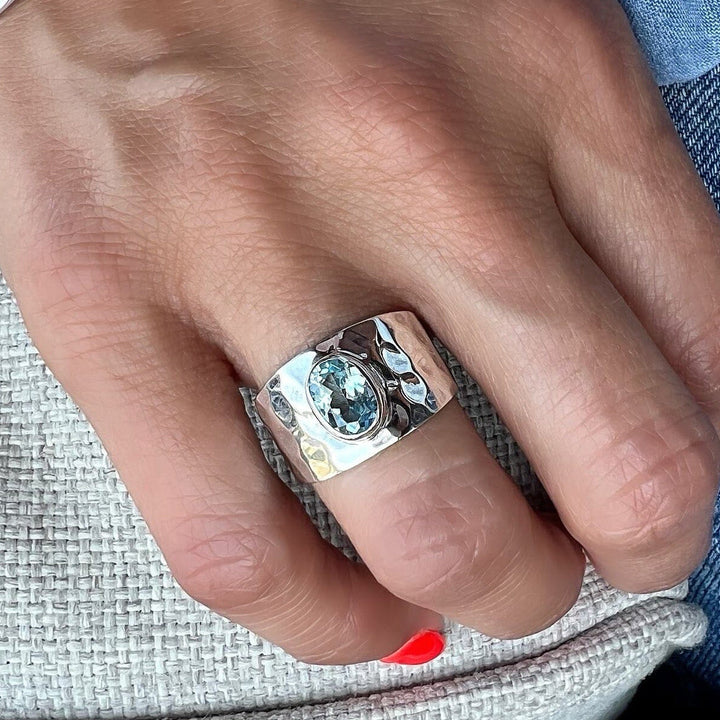 Bague en Zircon Bleu Martelée