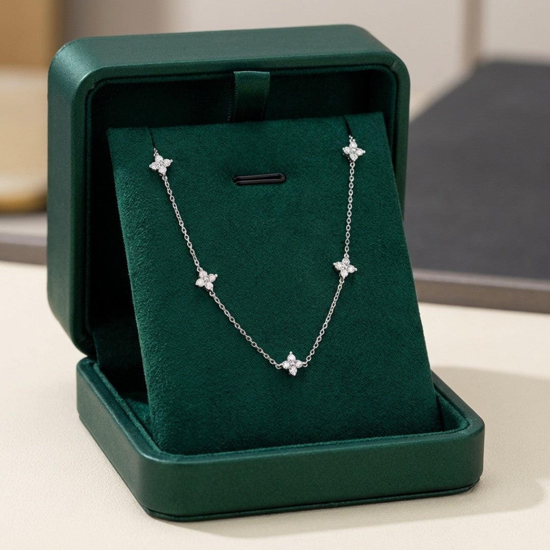 Collier en zircone incrusté de fleurs magnifique