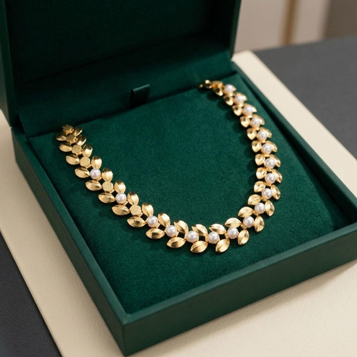 Collier en perles avec lien en forme de feuille