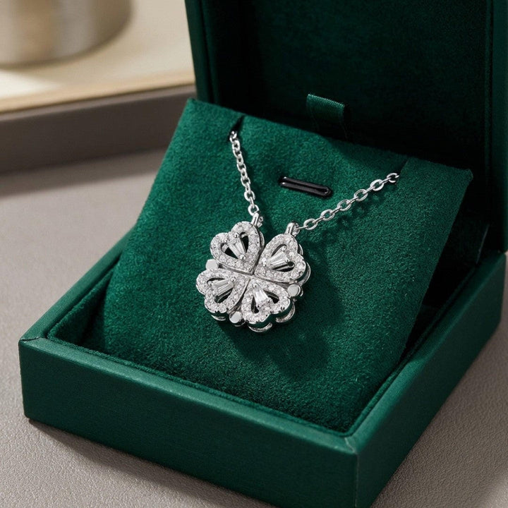 Collier en Or Trèfle avec Pendentif Cœur en Zircon