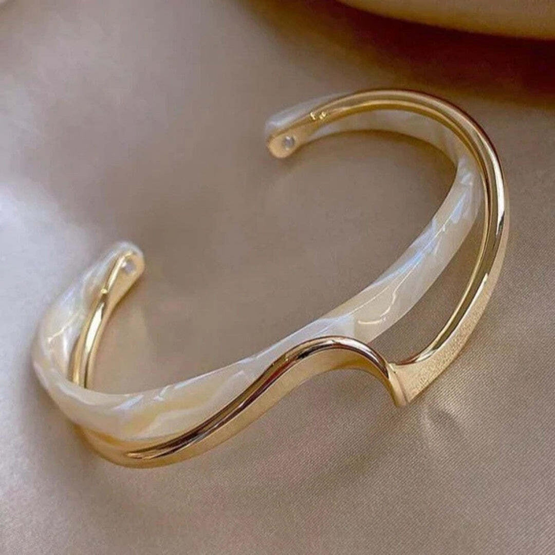 Bracelet en or avec opale douce lueur