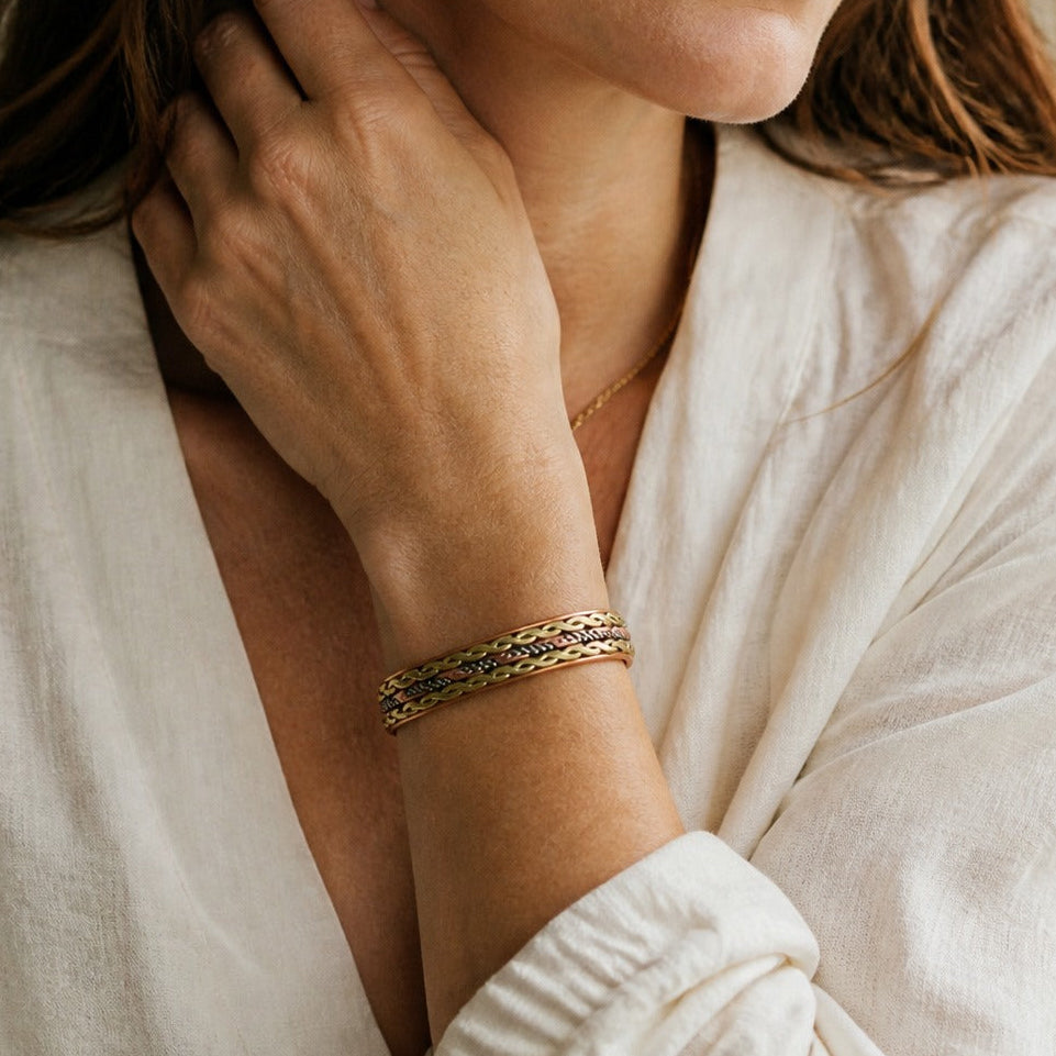 Bracelet infini en cuivre tissé