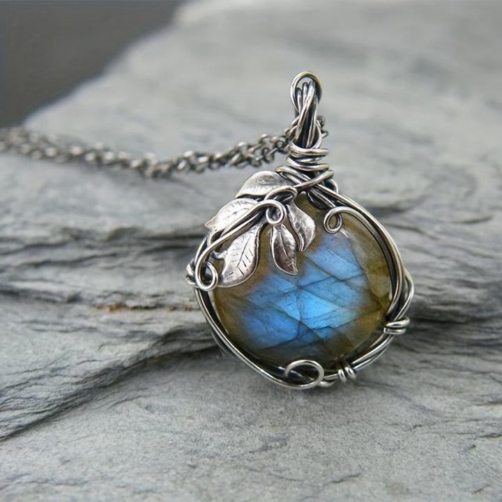 Collier Antique en Sphère Iridescente