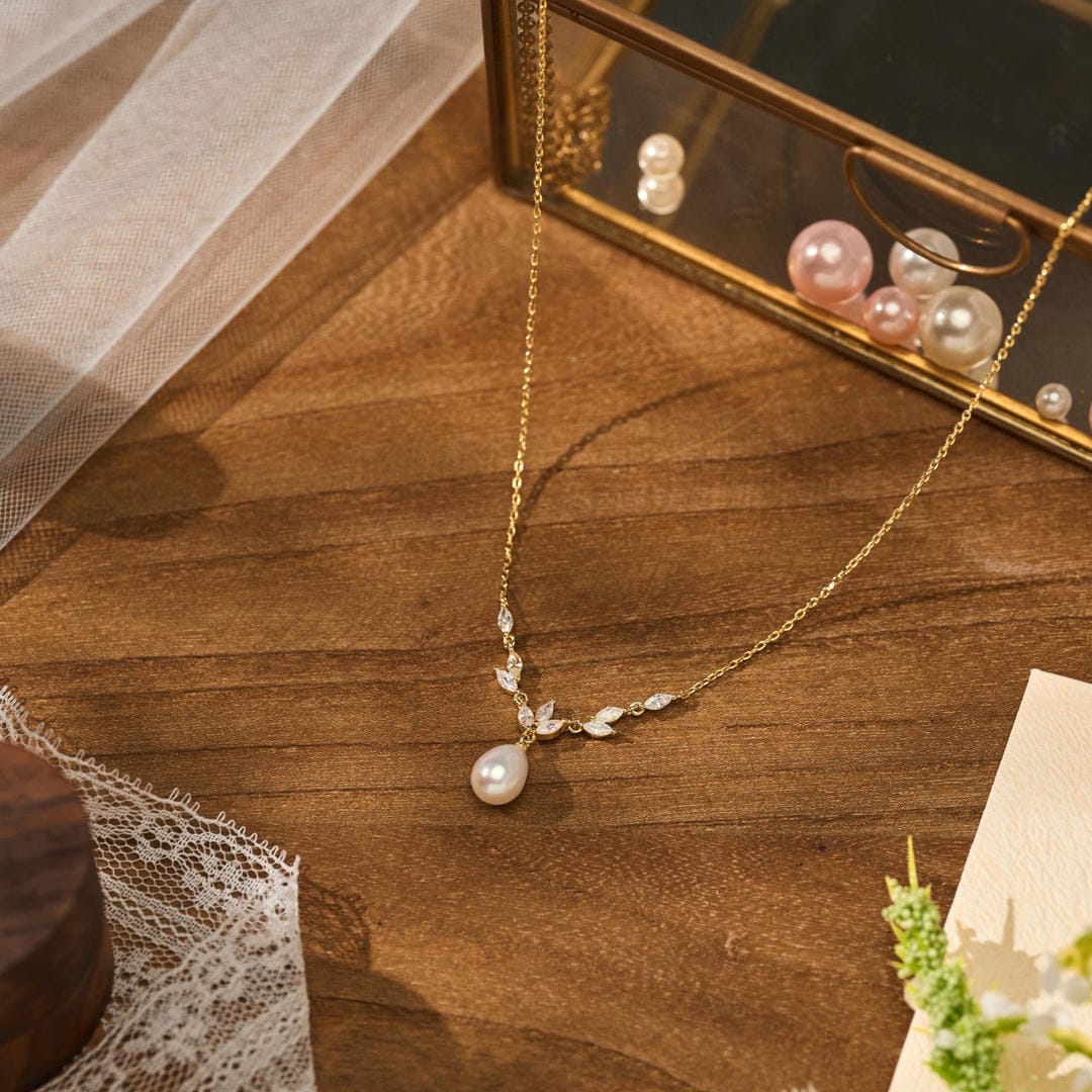 Collier Pendentif Vigne Marquise en Perles