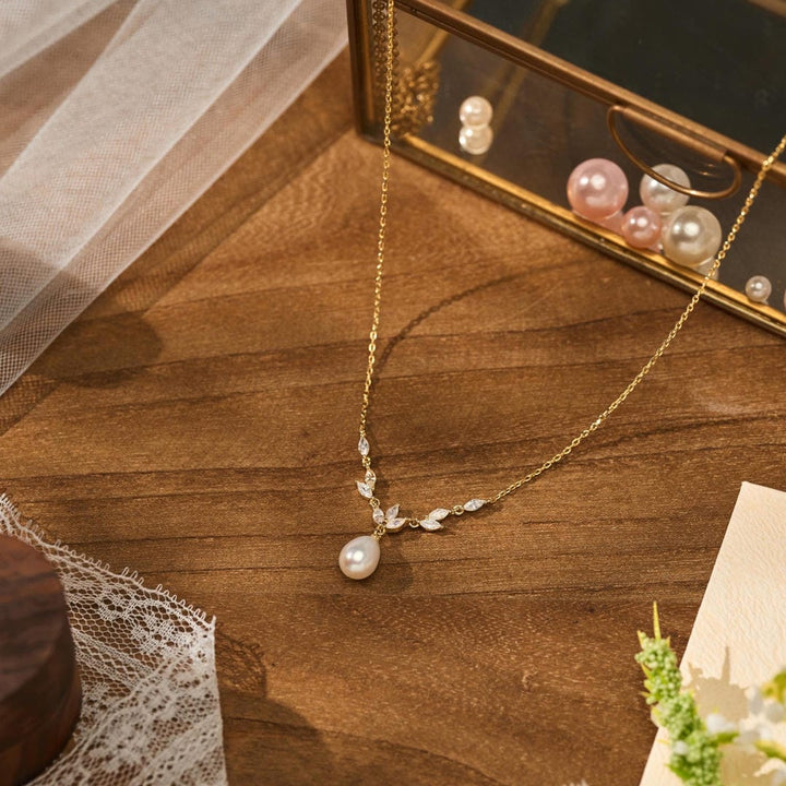 Collier Pendentif Vigne Marquise en Perles