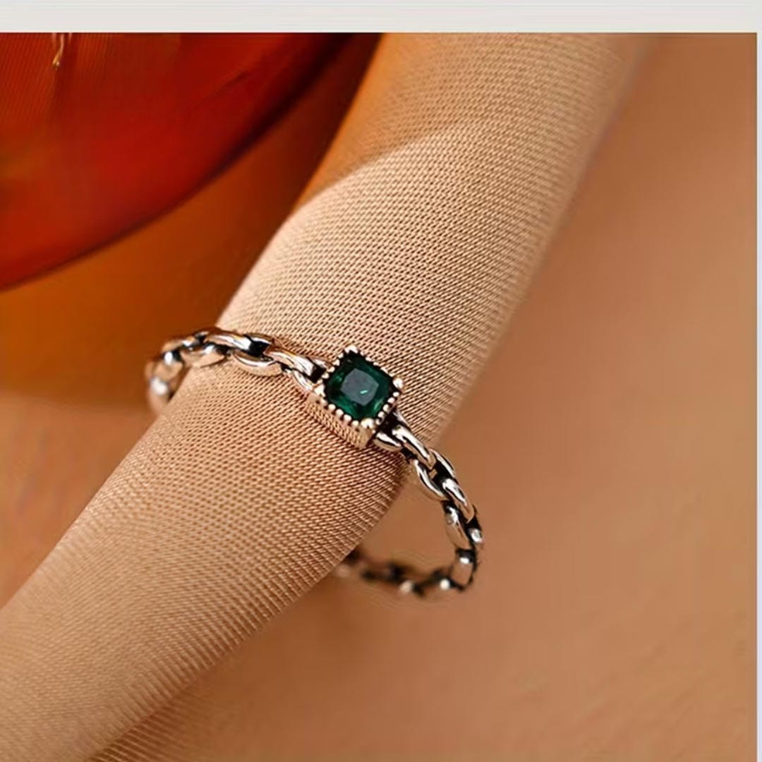 Bague en Chaîne avec Pierre Émeraude