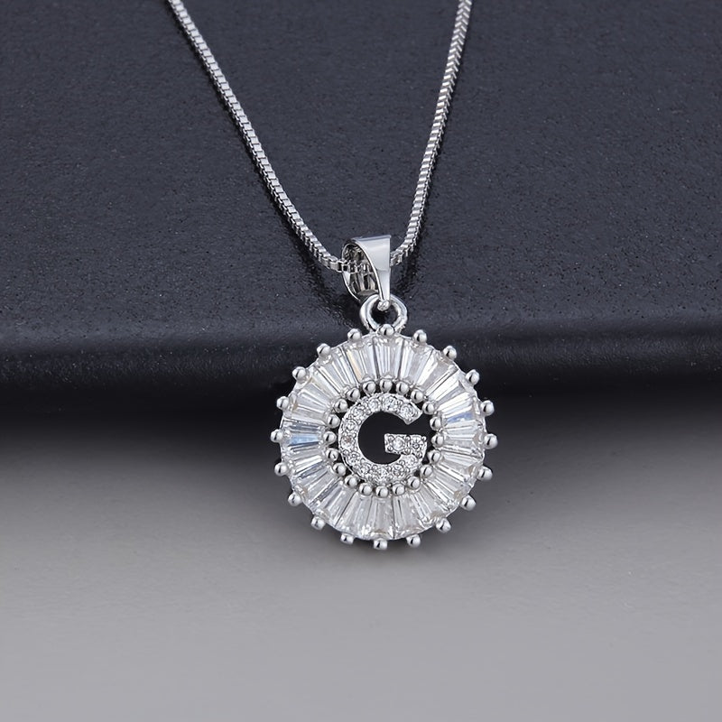 Collier en zirconium avec lettre initiale en or blanc