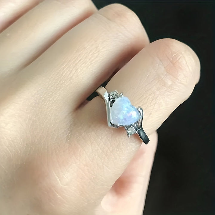 Bague Élégante en Pierre de Lune Argentée