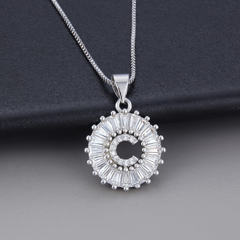Collier en zirconium avec lettre initiale en or blanc