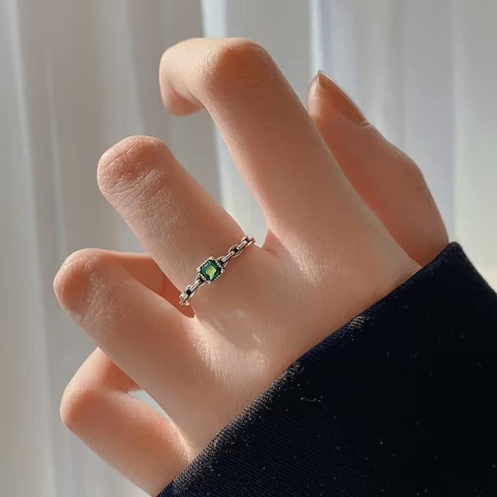 Bague en Chaîne avec Pierre Émeraude