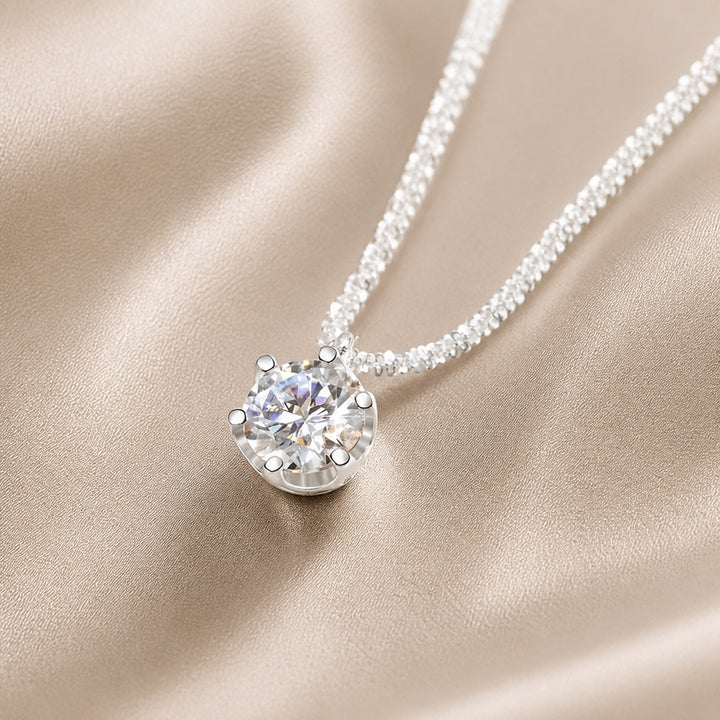 Collier intemporel en or blanc avec incrustation de zirconium