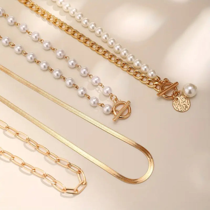 Collier superposé en perles contemporaines