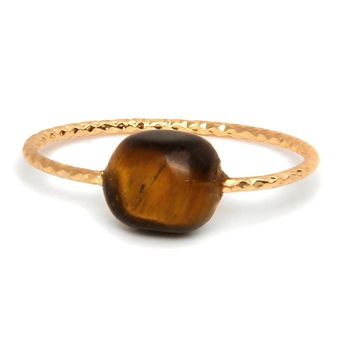 Bague délicate ornée de pierres colorées