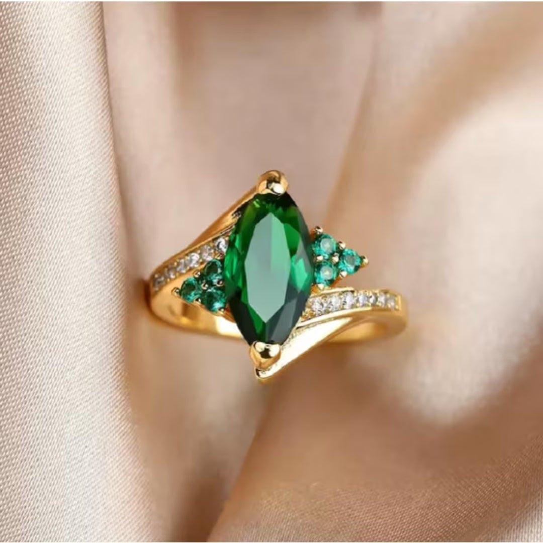 Bague Couronne Émeraude en Taille Marquise