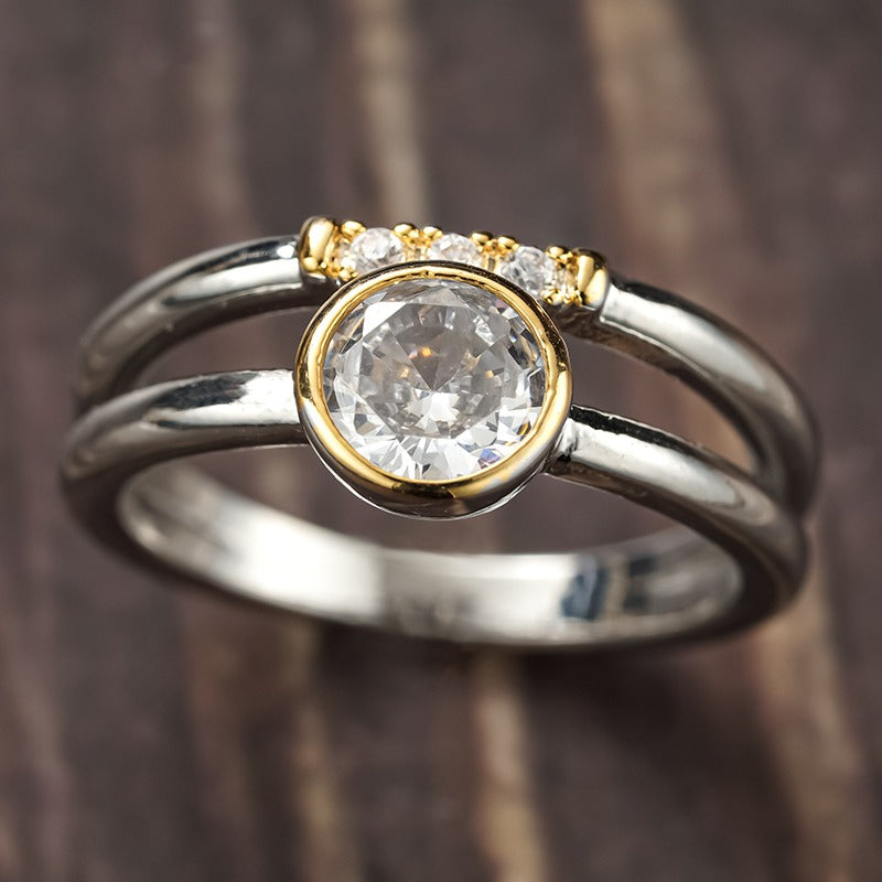 Bague en zirconium avec incrustation en or radieux