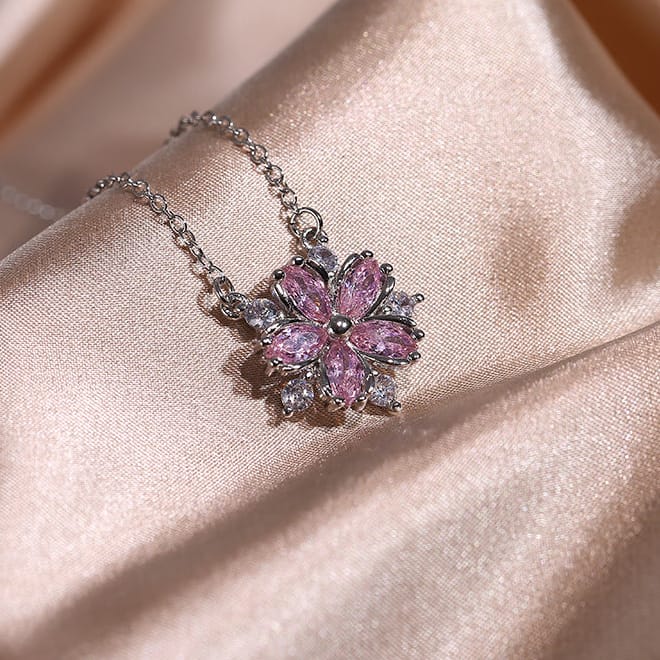 Collier Pendentif Fleur Éclatante