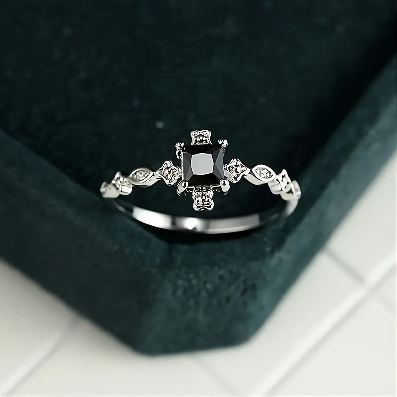 Bague Vintage Carrée Noire en Incrustation de Cubes