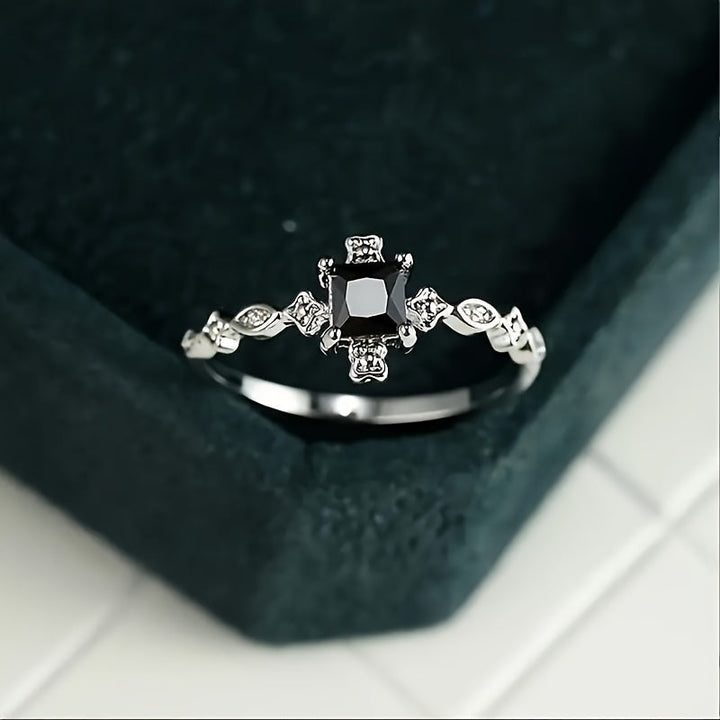Bague Vintage Carrée Noire en Incrustation de Cubes