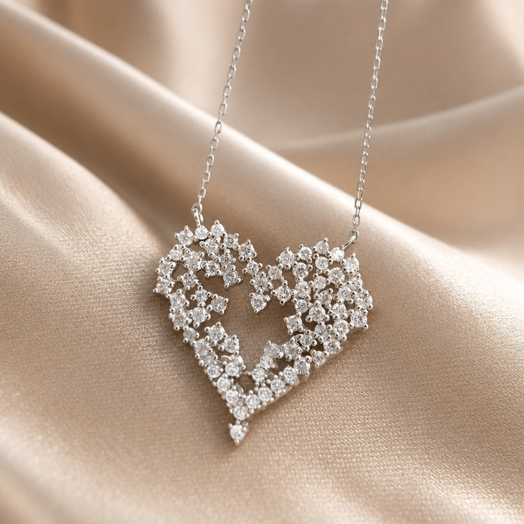 Collier Pendentif en Or Blanc en Forme de Cœur avec Zircon