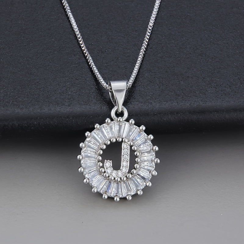 Collier en zirconium avec lettre initiale en or blanc