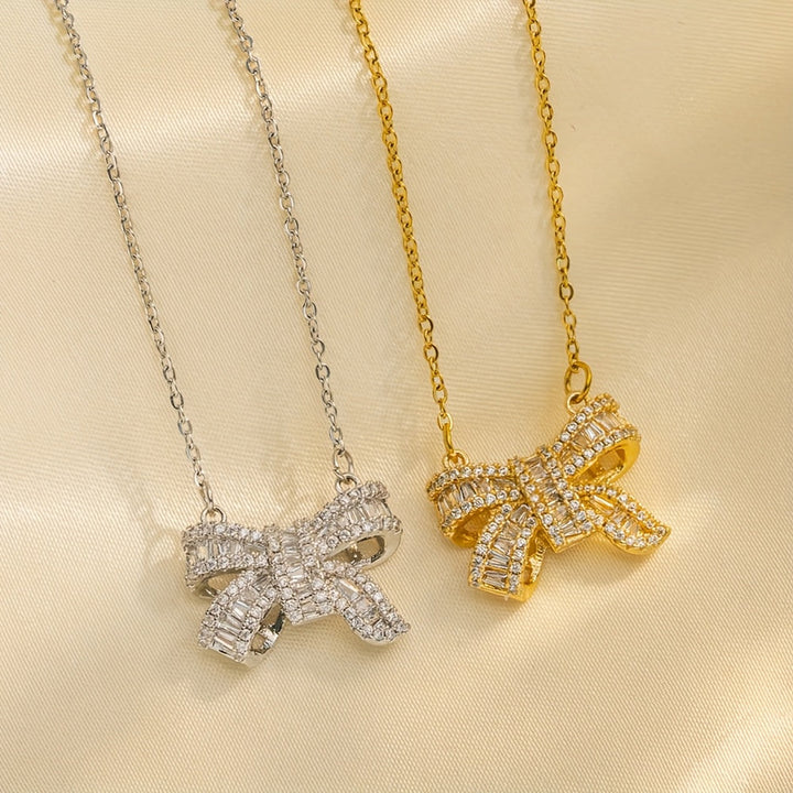 Collier en zirconium avec nœud élégant