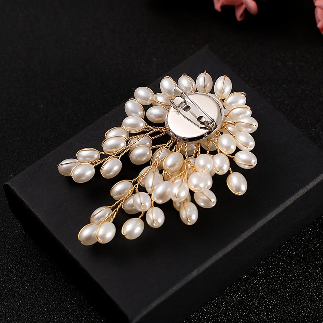Broche Luxe en Cascade de Perles
