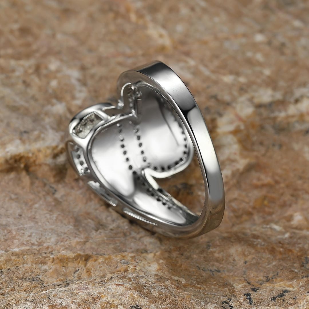 Bague en zirconium avec pierre opale incrustée