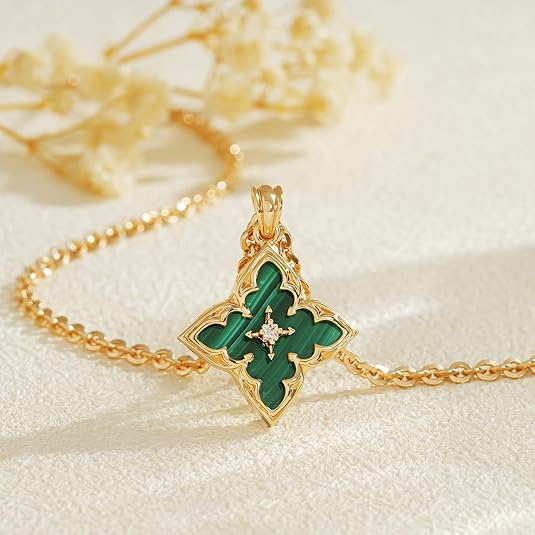 Emerald Clover Pendant | Gold