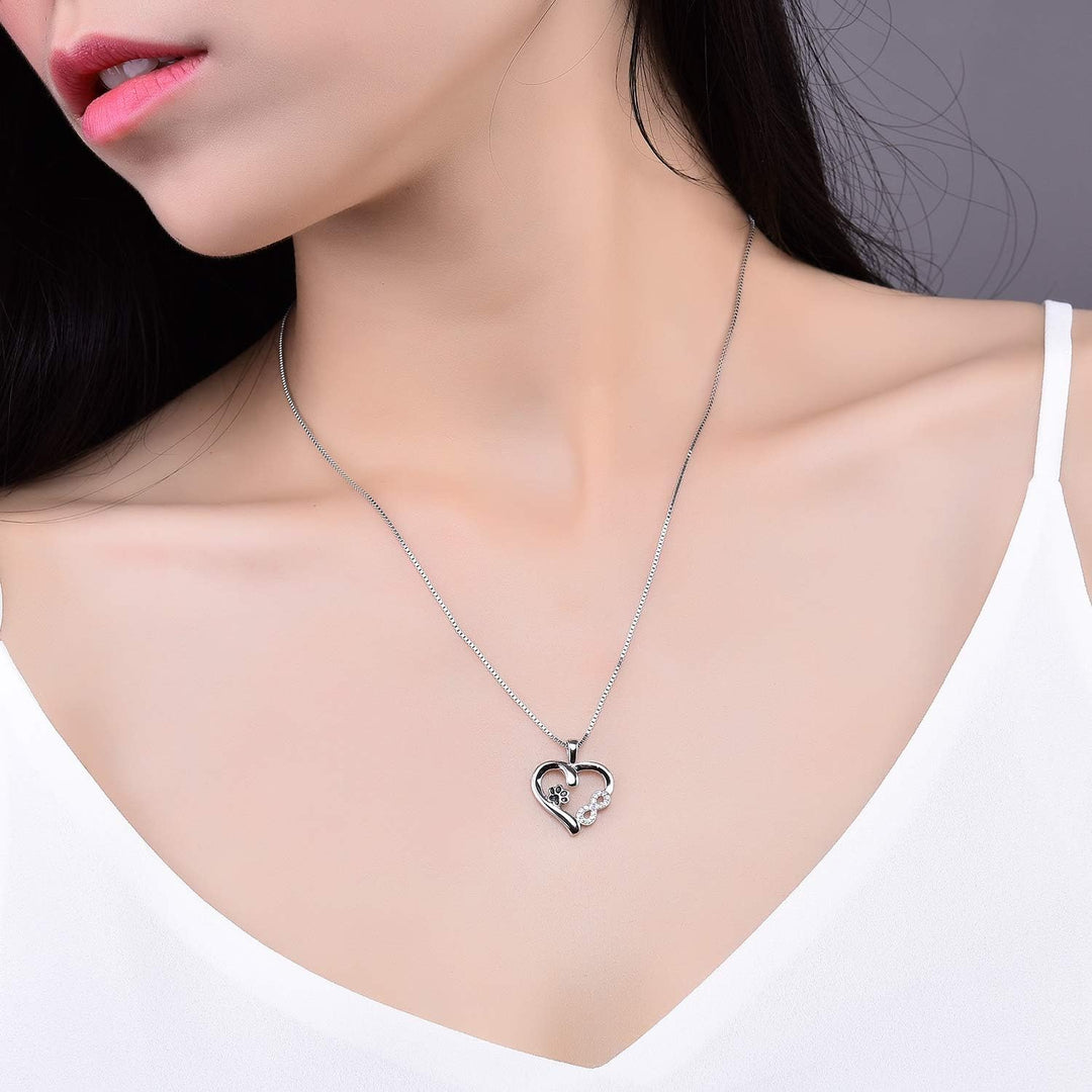 Collier Patte et Cœur avec Pendentif Infini