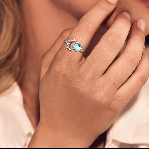 Bague en Argent en Forme de Croissant avec Pierre de Lune