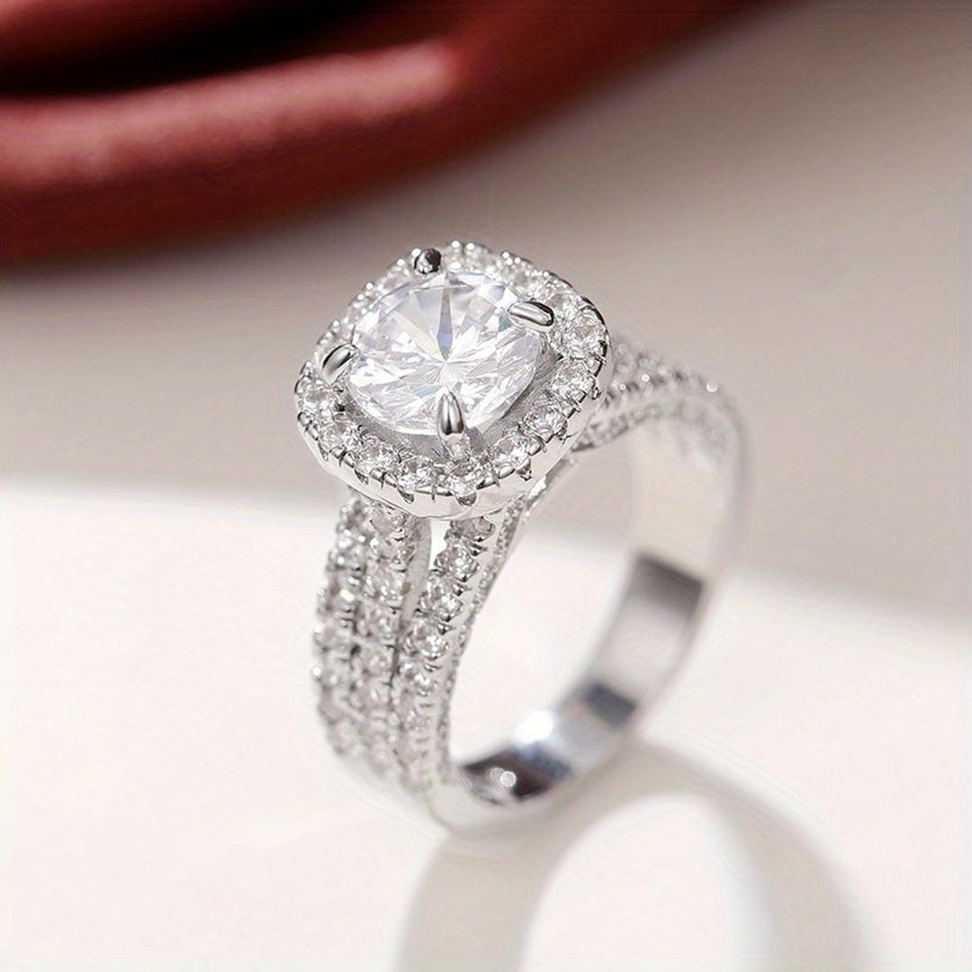 Bague Halo Pavé en Coussin Énonciatrice