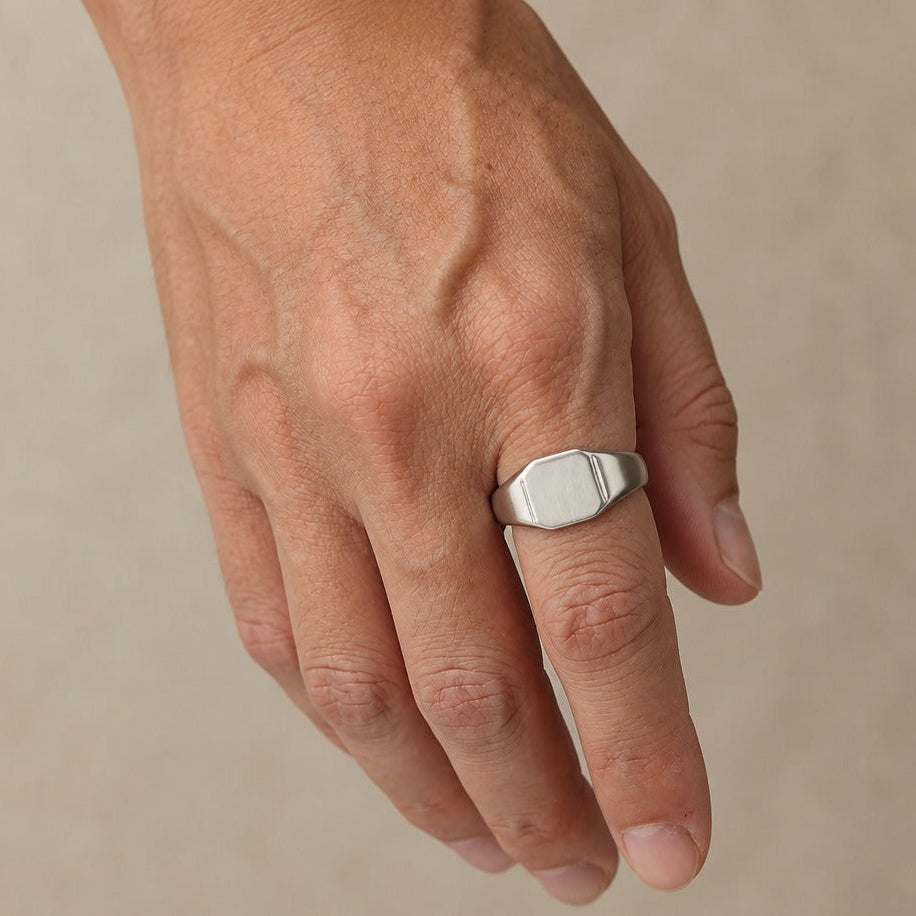 Bague Sceau en Or Blanc Souverain