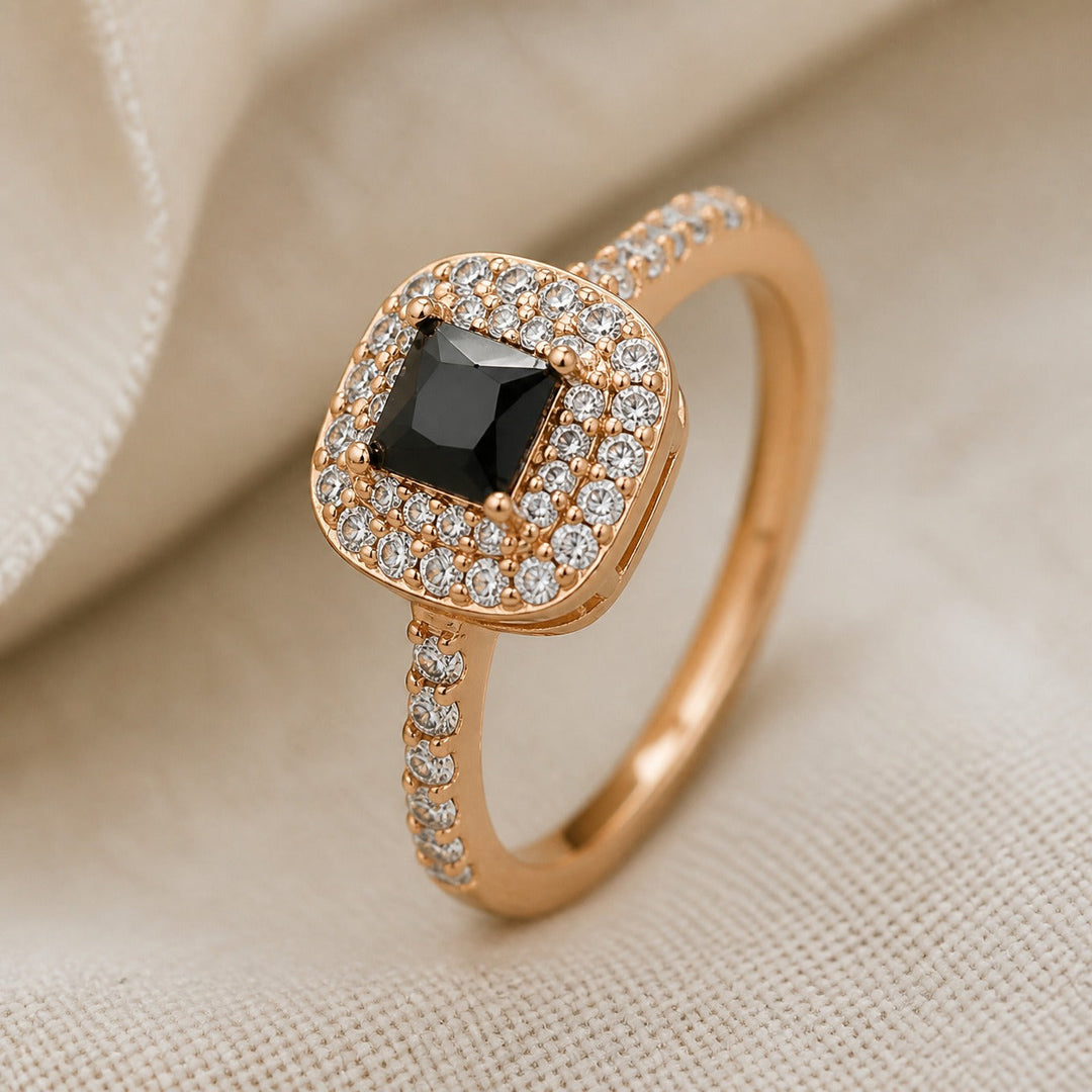 Bague en or avec onyx noir carré