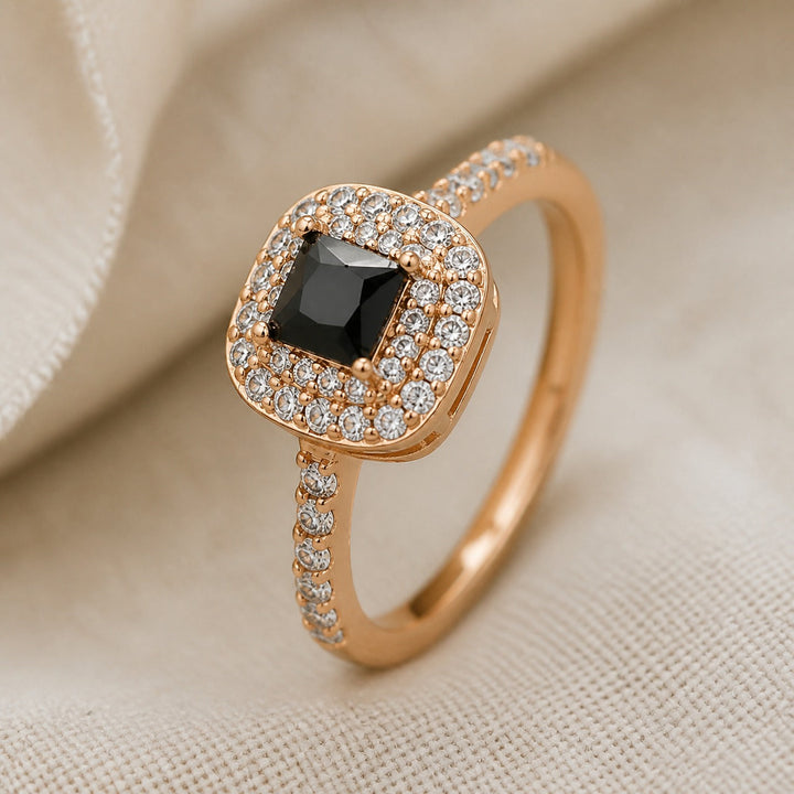 Bague en or avec onyx noir carré