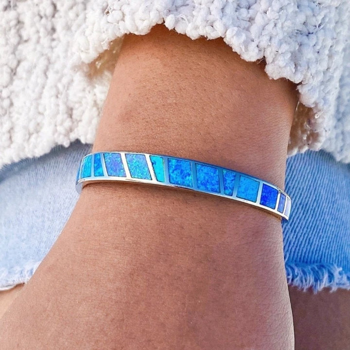 Bracelet en argent et opale bleue