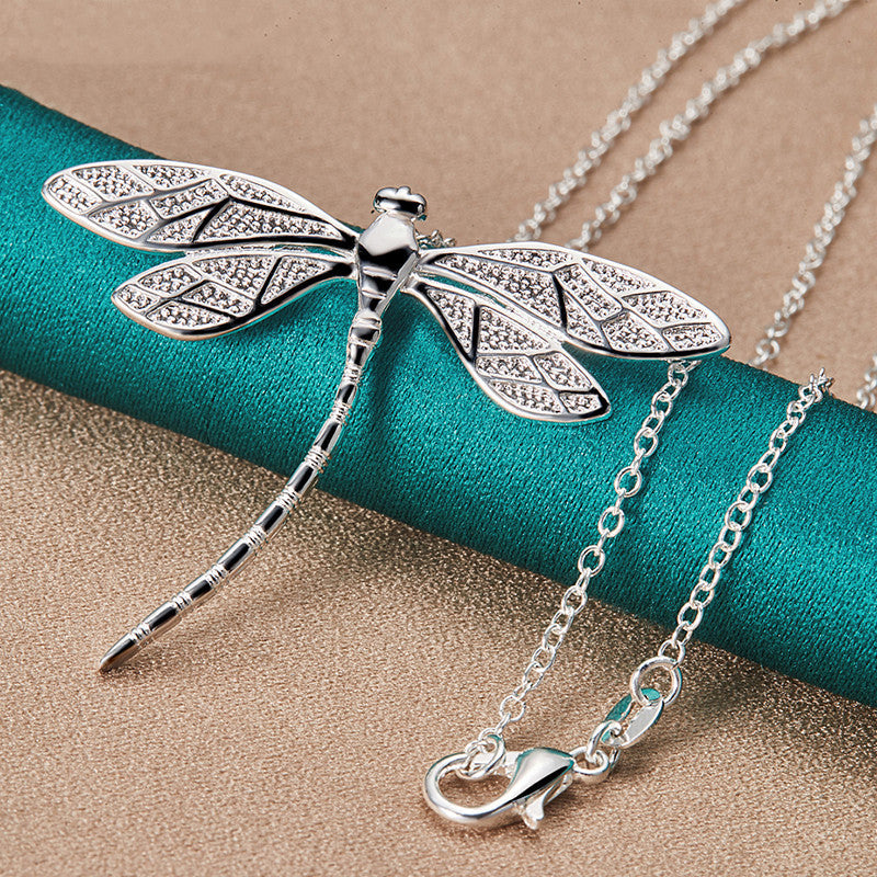 Collier en Argent Sterling Libellule – Symbole de Grâce et de Métamorphose