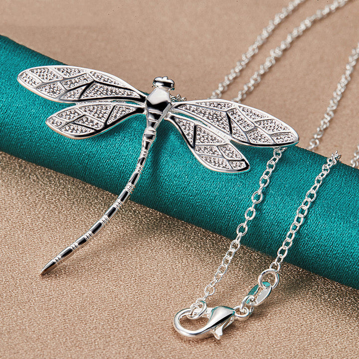 Collier en Argent Sterling Libellule – Symbole de Grâce et de Métamorphose