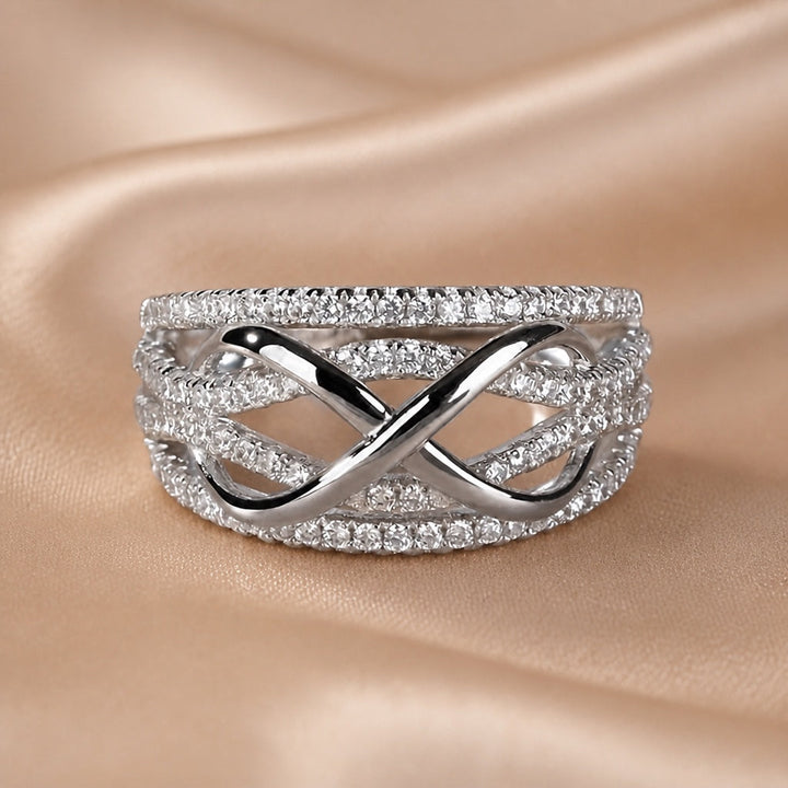 Bague Infini en Or Blanc Sertie de Zirconium