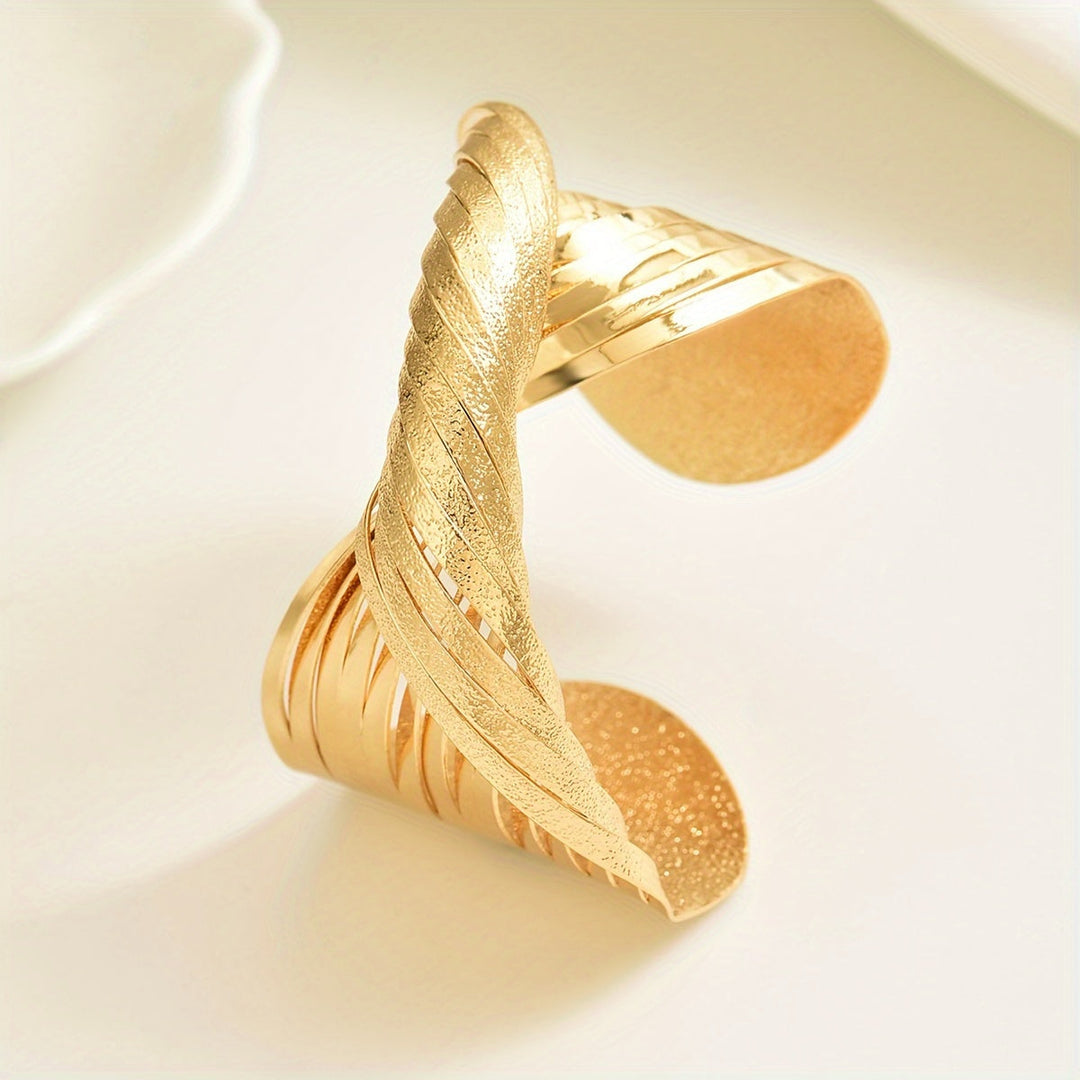 Bracelet Jonc Mat en Or Blanc avec Ligne Tordue Audacieuse