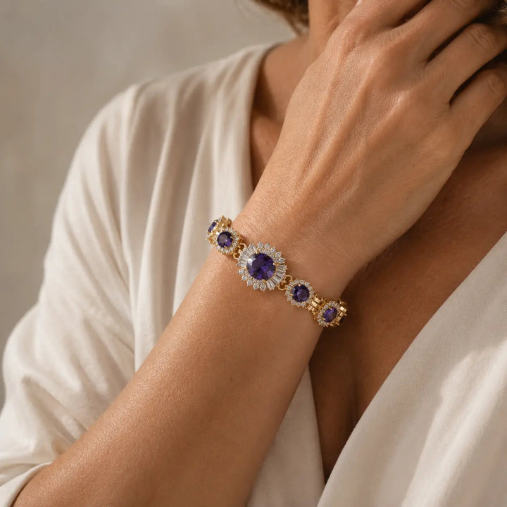 Bracelet en or avec un charm en améthyste