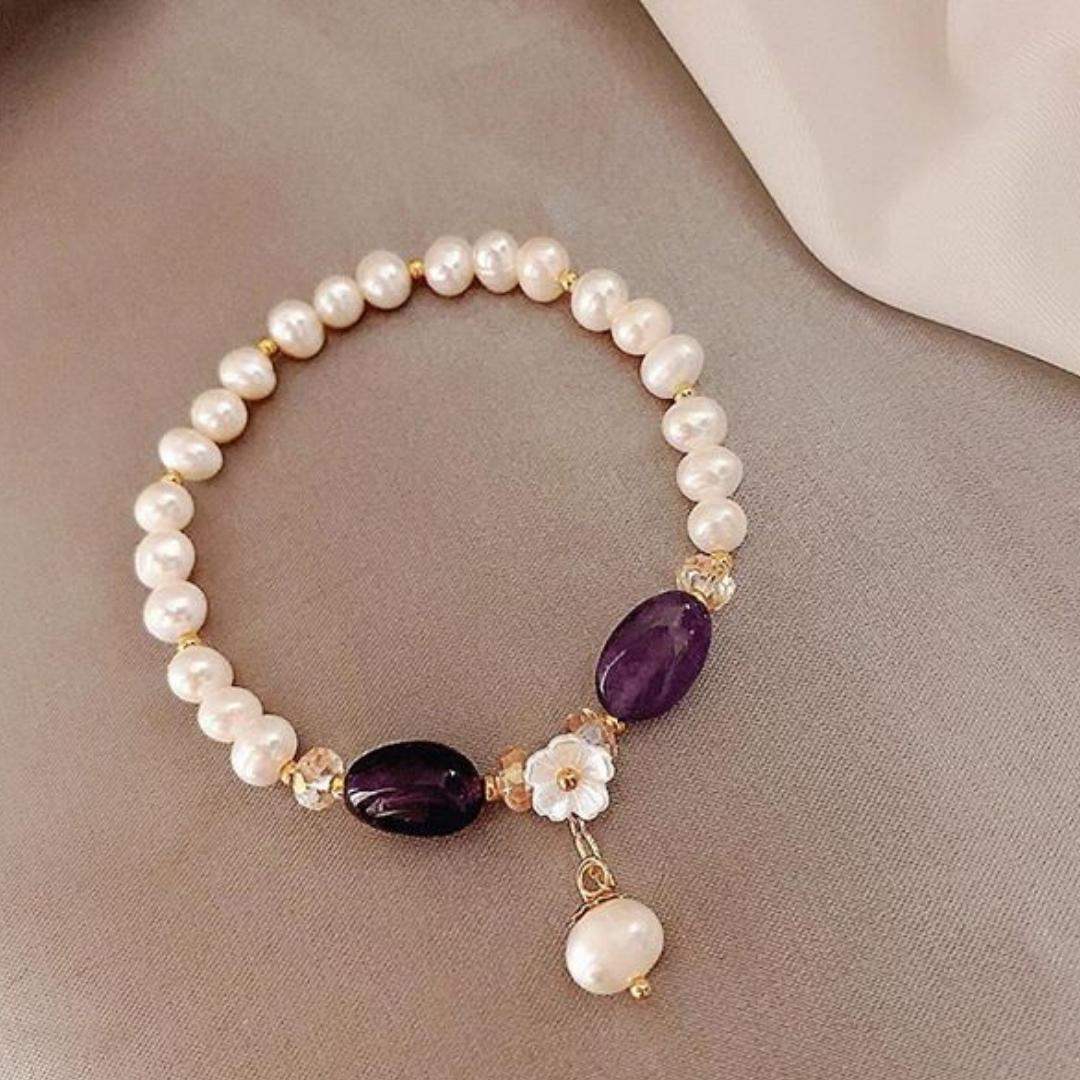 Bracelet en perles avec une pierre violette en or