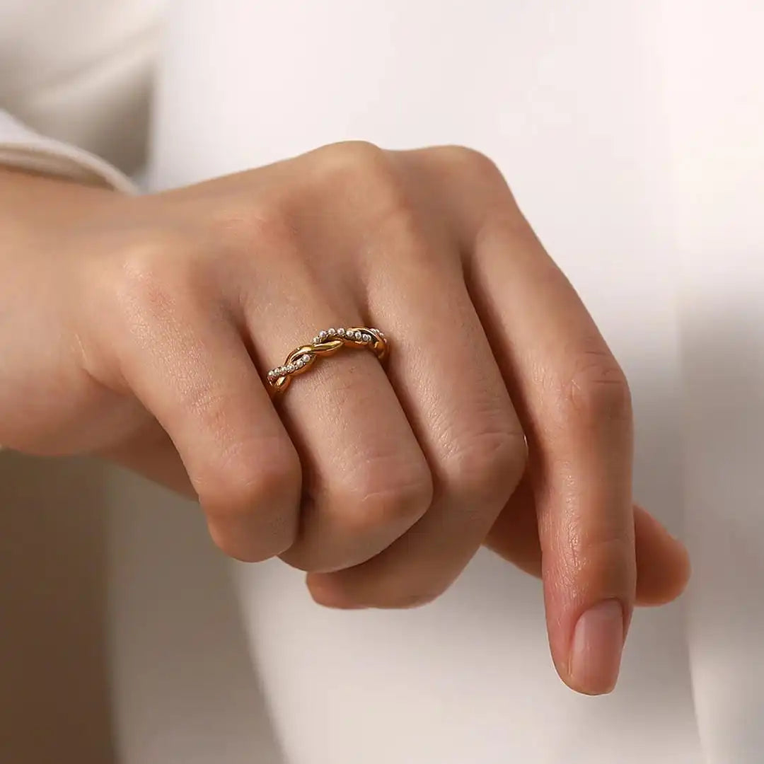 Bague Empilable en Perles Dorées Tressées