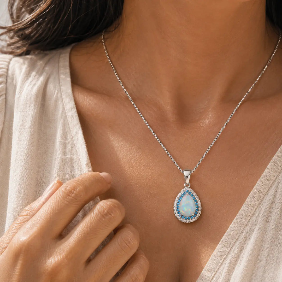 Collier Pendentif Halo en Opale Bleue